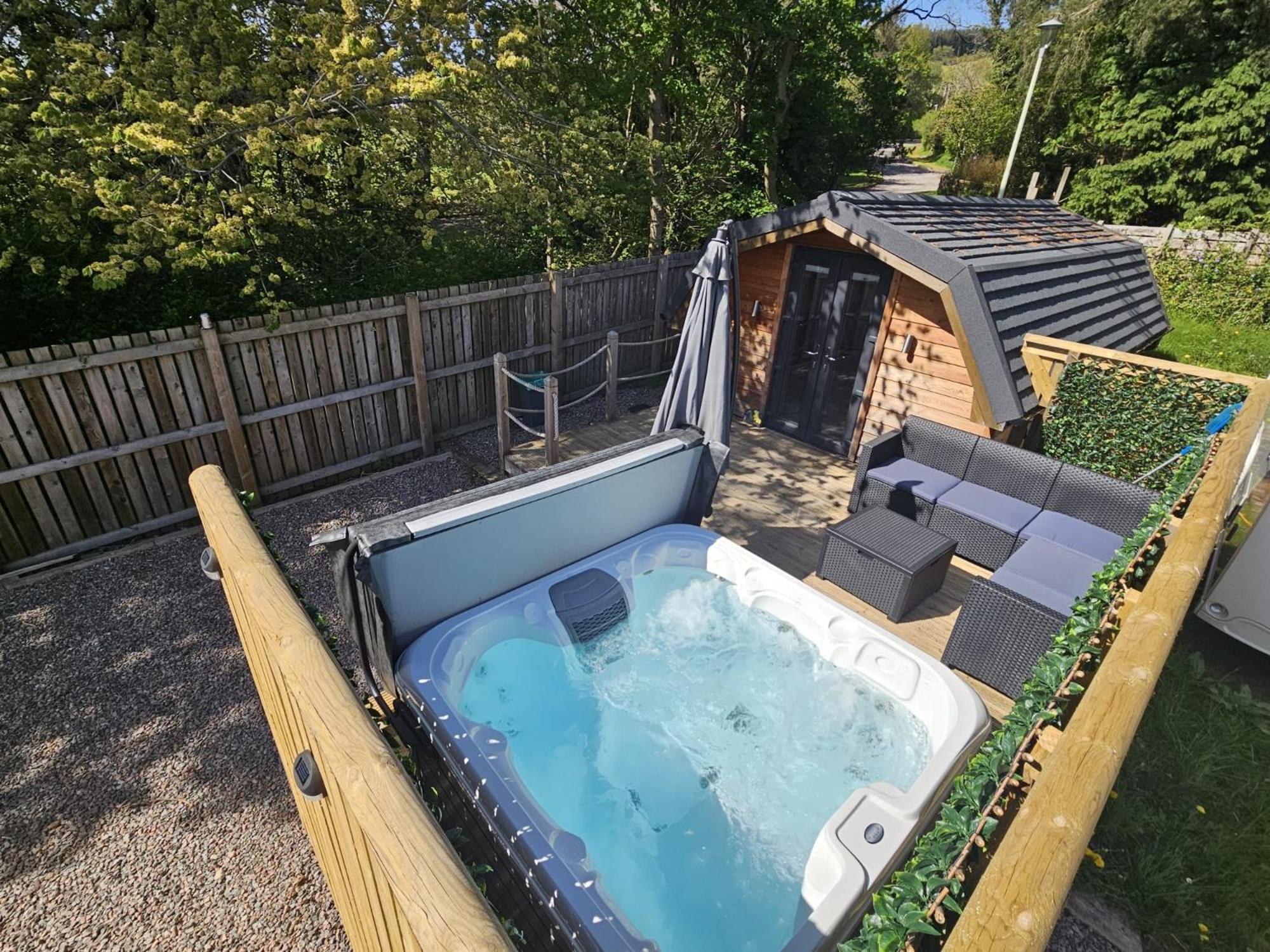 Morvan Pod & Hot Tub Форт-Уильям Экстерьер фото